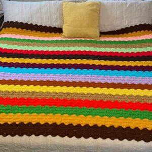 Handmade vintage 70’s Afghan multicolored crocheted 66” x 78” scallop edge shell